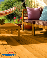 Terrasse mit Möbeln und Hängematte
