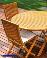 Holzmöbelstand auf der Terrasse